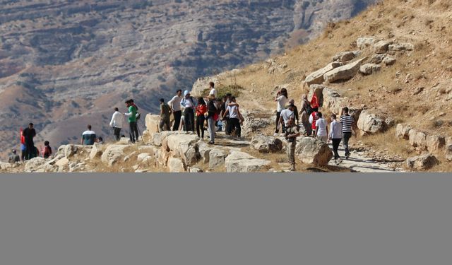 Siirt'te tarihi Akabe yolunda doğa yürüyüşü düzenlendi