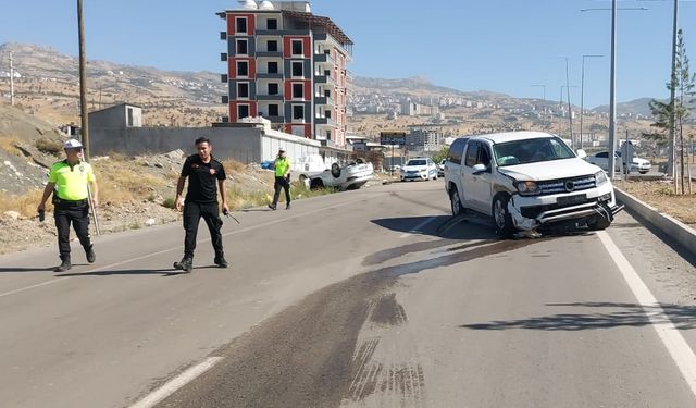 Şırnak'ta pikap ile otomobilin çarpıştığı kazada 3 kişi yaralandı