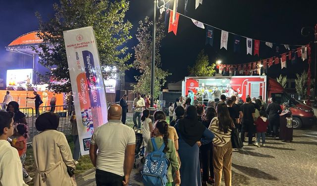 Vakıflar Bölge Müdürlüğünden "Diyarbakır Kültür Yolu Festivali"nde katılımcılara çorba ikramı