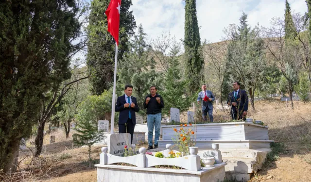 Vali Aygöl Şehit öğretmen Hayati Kapukaya’yı mezarı başında dualarla andı