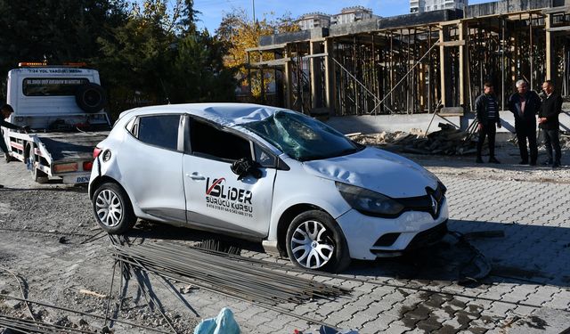 Adıyaman'da iki otomobilin çarpıştığı kazada 2 kişi yaralandı