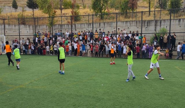 Gültepe Ortaokulu'na Yeni Bir Halı Saha Kazandırıldı