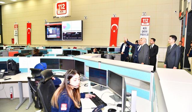 Diyarbakır Valisi Zorluoğlu 112 Acil Çağrı Merkezi'ni ziyaret etti