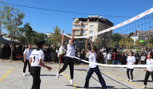 Diyarbakır'da lise öğrencileri su tasarrufu için sahada