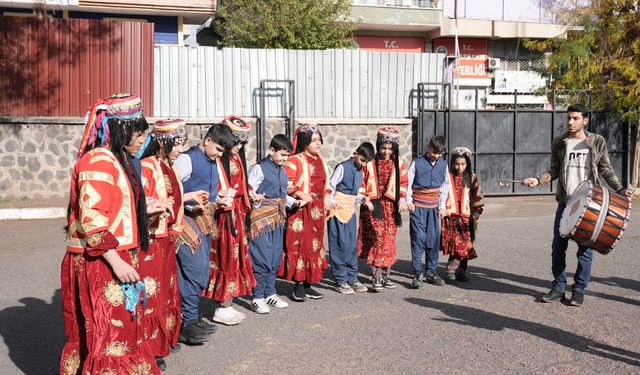 Diyarbakır'da "özel öğrenciler" öğretmenleri için sahneye çıkacak