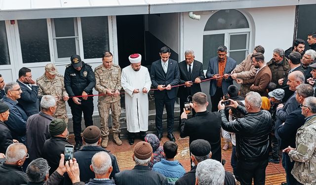 Gaziantep'te depremde yıkılan cami yeniden yapılarak ibadete açıldı