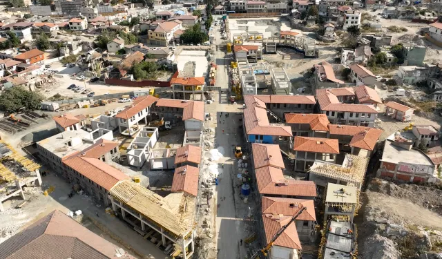 Hatay'ın kalbi ayağa kaldırılıyor! Tarihi Uzun Çarşı'da depremin izleri siliniyor