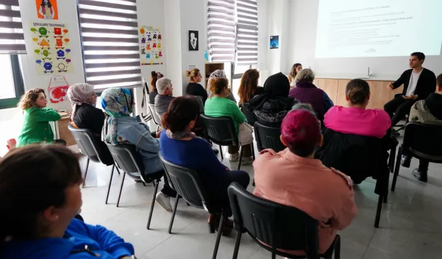 İstanbul Beylikdüzü’nde biliçlendirme semineri düzenlendi