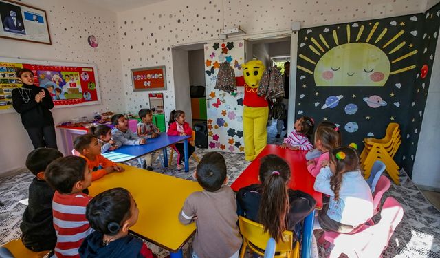 Öğrencilere kırtasiye yardımı yaparak yargılanmaktan kurtuldu