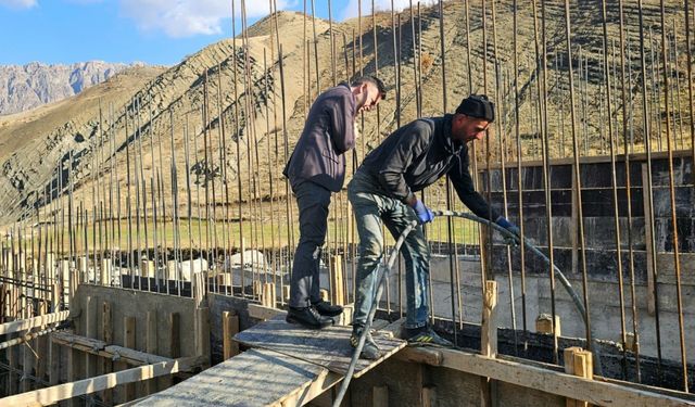 Siirt'te köprü ve menfez çalışmaları sürüyor