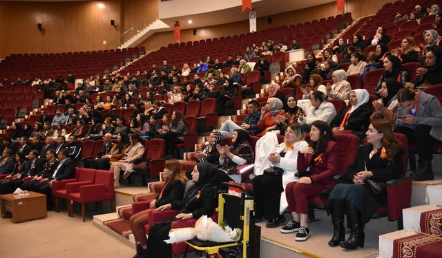 Şırnak'ta "Kadına Yönelik Şiddete Karşı Uluslararası Mücadele Günü" dolayısıyla program düzenlendi