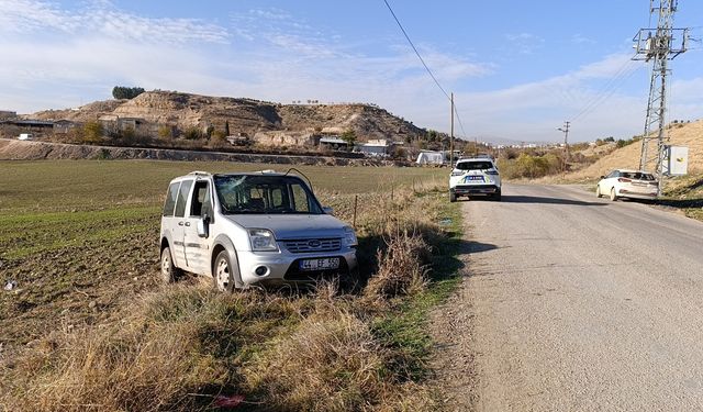 Adıyaman'da devrilen hafif ticari aracın sürücüsü yaralandı