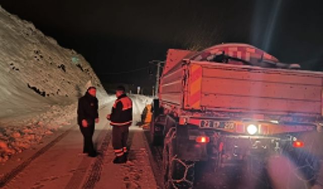 Adıyaman'da kar nedeniyle mahsur kalan sürücüler AFAD ekiplerince kurtarıldı