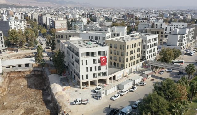 Adıyaman'da yıkılan konut ve iş yerlerinin yerine inşa edilen yapılar yükseliyor