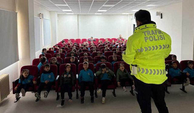 Batman'da İlkokul Öğrencilerine Trafik Eğitimi