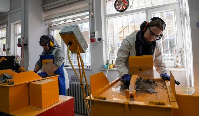 Diyarbakır'da kadınların doğada topladığı taşlar tescilli takılara değer katıyor