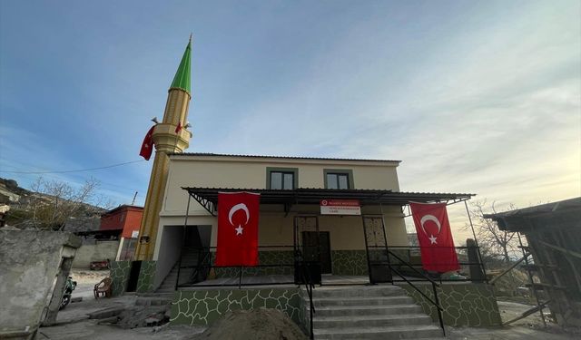 Gaziantep'te depremde yıkılan cami yeniden yapılarak ibadete açıldı