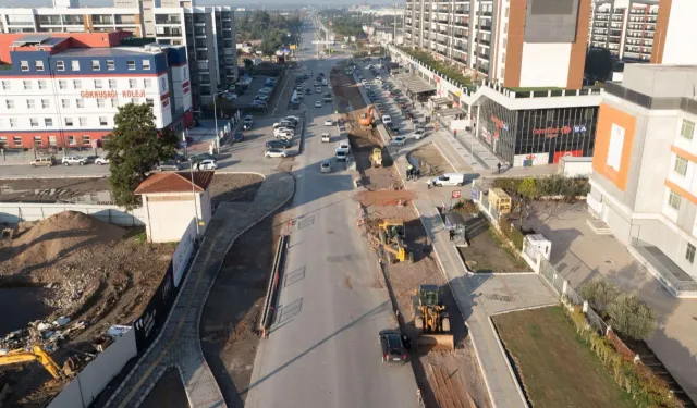 İzmir'de Eski Havaalanı Caddesi yenileniyor