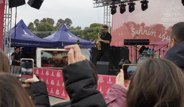 İzmir'de Yeni Yıl Festivali’nde coşku dolu anlar