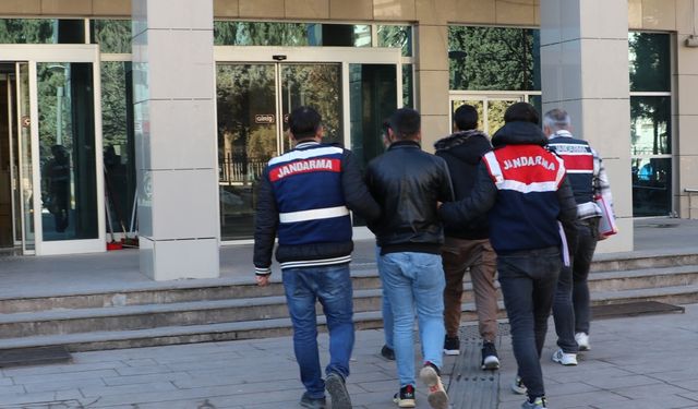 Kilis merkezli terör operasyonunda yakalanan 2 zanlı tutuklandı