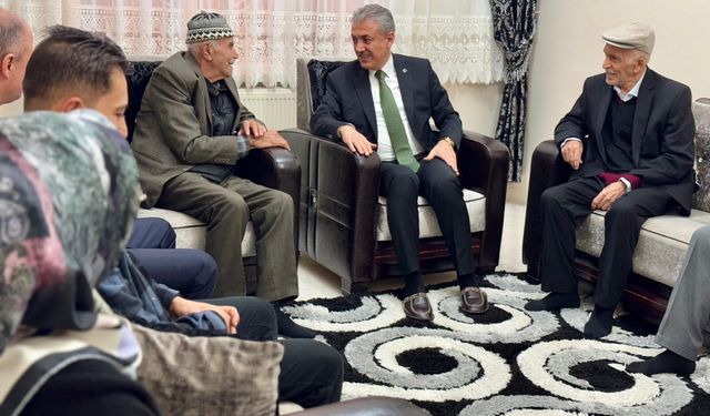 Mardin Valisi Akkoyun "Kızılay Özel Ödülü"nü alan Erginoğlu'nu ziyaret etti