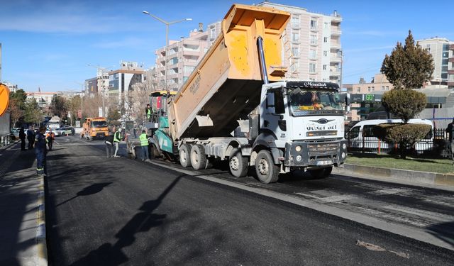 Mardin'de asfaltlama ve yol düzenleme çalışmaları sürüyor