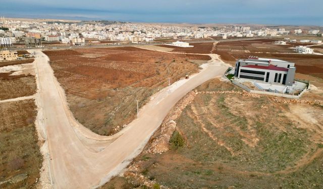 Midyat Ağız ve Diş Sağlığı Merkezinin yolu asfaltlanıyor