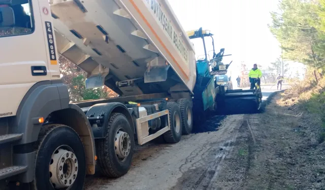 Sakarya'da şehrin en uzak noktasında asfalt atağı