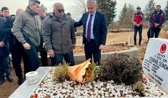 Şehit Piyade Sözleşmeli Er Cebrail Dündar Mardin'deki kabri başında anıldı