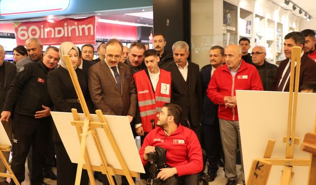 Siirt'te Türk Kızılay engelli bireylerinin resim sergisi açıldı