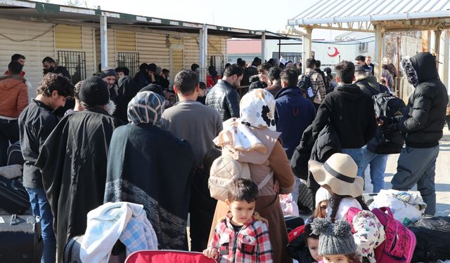 Suriyeli çocuklar ailelerine kavuşacak olmanın mutluluğunu yaşıyor