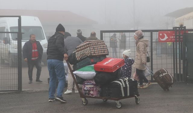 Türkiye'deki Suriyelilerin Kilis'ten ülkelerine dönüşü sürüyor