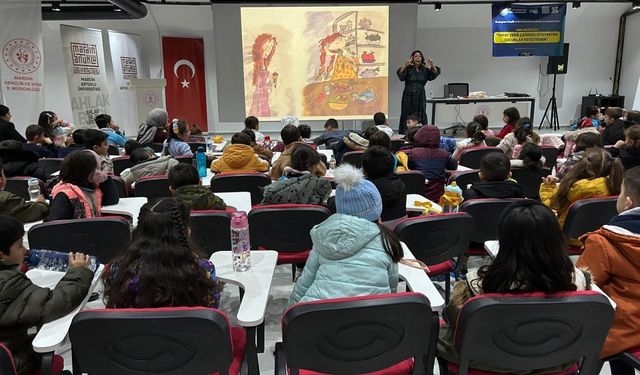 Yazar Tülin Kozikoğlu Mardin'de öğrencilerle bir araya geldi