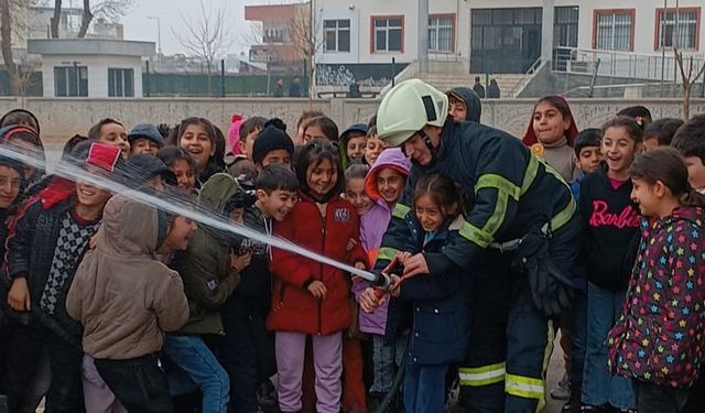 Batman'da Yangın Eğitimiyle Çocuklar Bilinçlendirildi