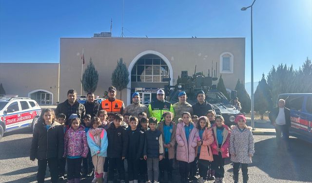 Hasankeyf'te Jandarma ve Öğrenciler Buluştu