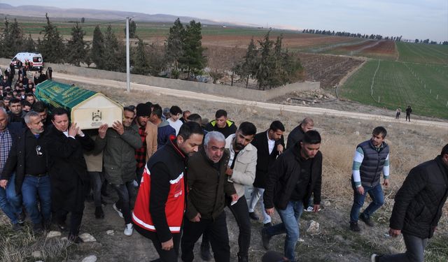 Bolu'da otel yangınında hayatını kaybeden genç kız Mardin'de son yolculuğuna uğurlandı