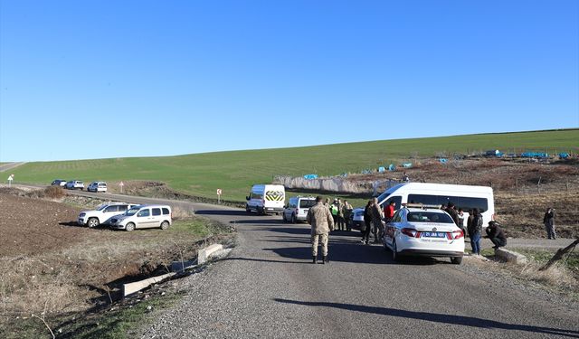 Diyarbakır'da servis minibüsünün devrilmesi sonucu 8'i öğrenci 9 kişi yaralandı