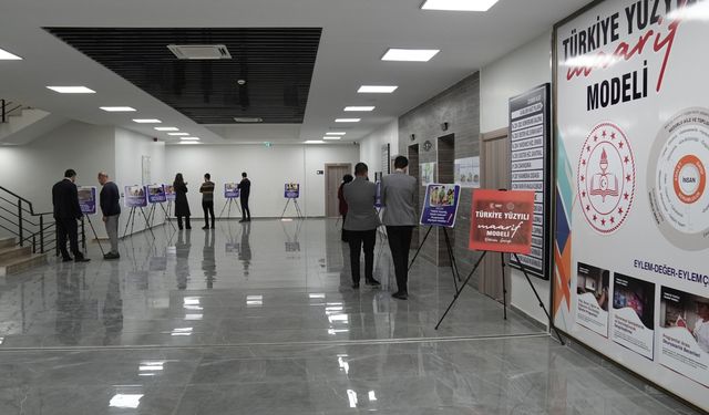 Diyarbakır'da Türkiye Yüzyılı Maarif Modeli tanıtım köşeleri oluşturuldu