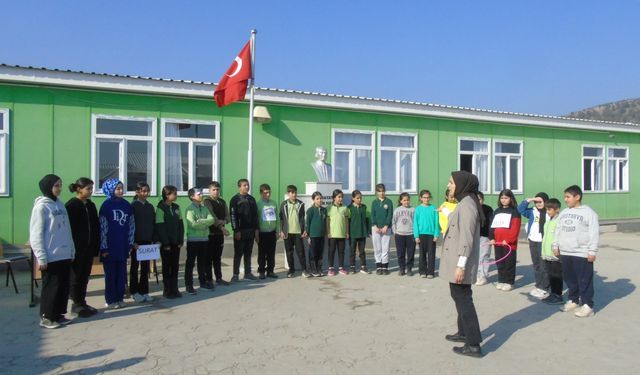 Gaziantep'teki öğrencilere atasözleri ve deyimleri canlandırılarak öğretiliyor