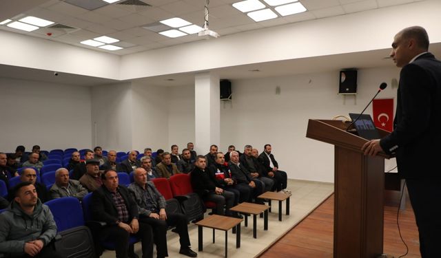 Hasankeyf'te çiftçilere zeytin yetiştiriciliği hakkında bilgilendirme yapıldı