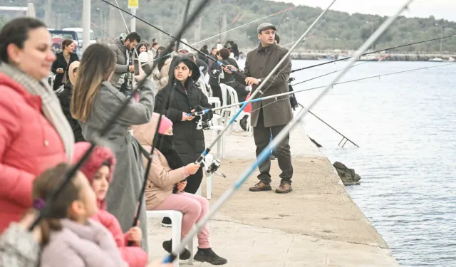 İzmir Bornovalı çocuklar balık tutmayı öğrendi