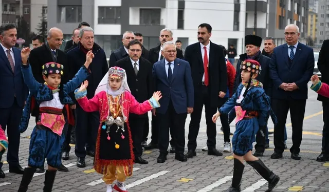 Kayseri protokolü karne dağıttı