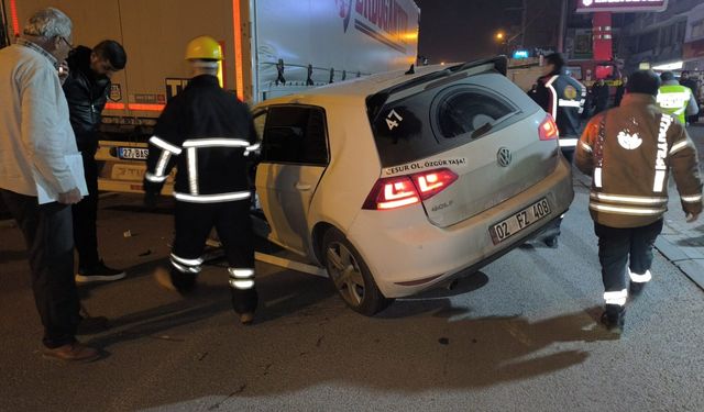 Mardin'de otomobilin tıra çarpması sonucu 1 kişi yaralandı