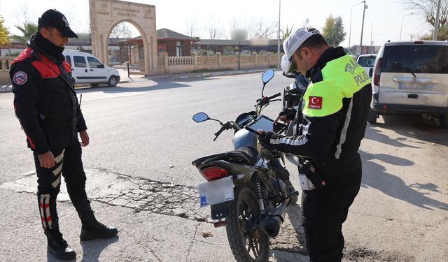 Mardin'de polis ekipleri asayiş ve trafik uygulaması gerçekleştirdi