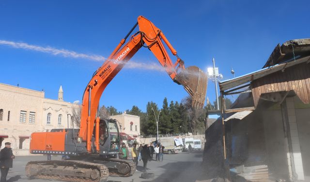 Midyat'ta Estel Çarşısı'nda yıkım çalışmalarında sona gelindi