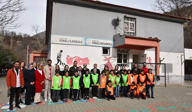 Sason'da köy okulundaki öğrenciler sporla buluşturuldu