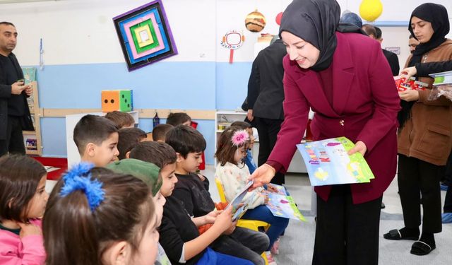 Siirt Valisi Kızılkaya'nın eşi Nurten Kızılkaya'dan anaokuluna ziyaret