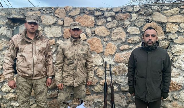 Şırnak'ta avlanması yasak kuş avlayan 2 kişiye idari para cezası