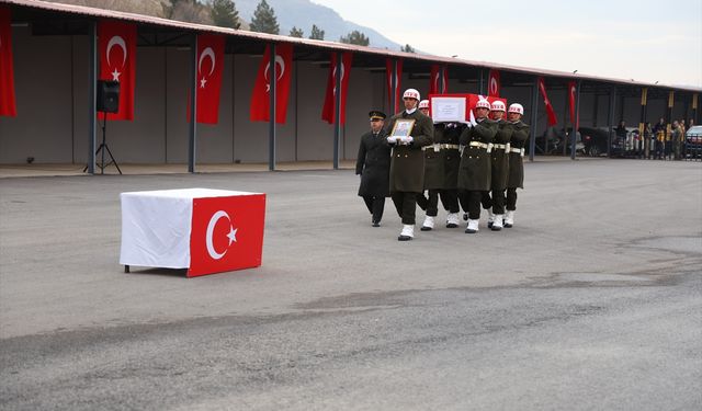 Şırnak'ta Pençe-Kaplan Operasyonu bölgesinde şehit olan asker için tören düzenlendi