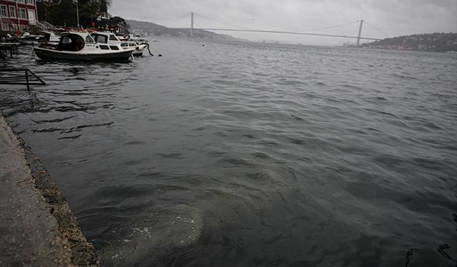 Üsküdar'da denize akan kanalizasyon suyu çevre kirliliğine neden oldu